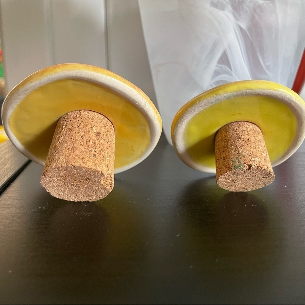 $10 SALE Mushroom Salt & Pepper Shaker Set Ceramic Vintage Retro Collectible - Picture 4 of 5